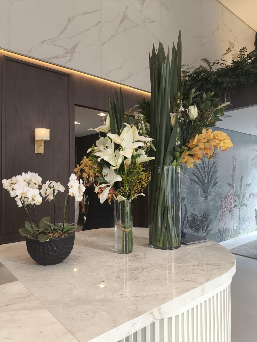 Substituição de vaso ou planta para escritório